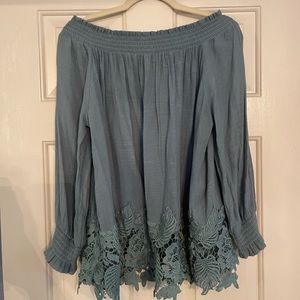 SHE AND SKY OFF SHOULDER TOP